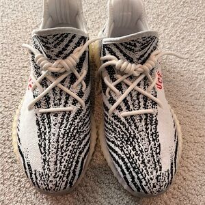 Adidas Yeezy Boost 350 V2
Zebra